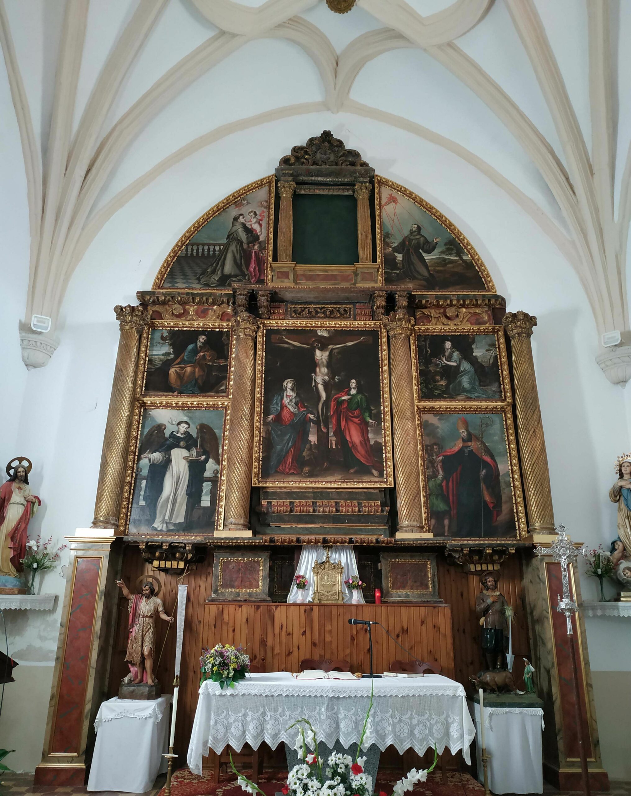 El Retablo Mayor de Medranda, un tesoro entre tinieblas