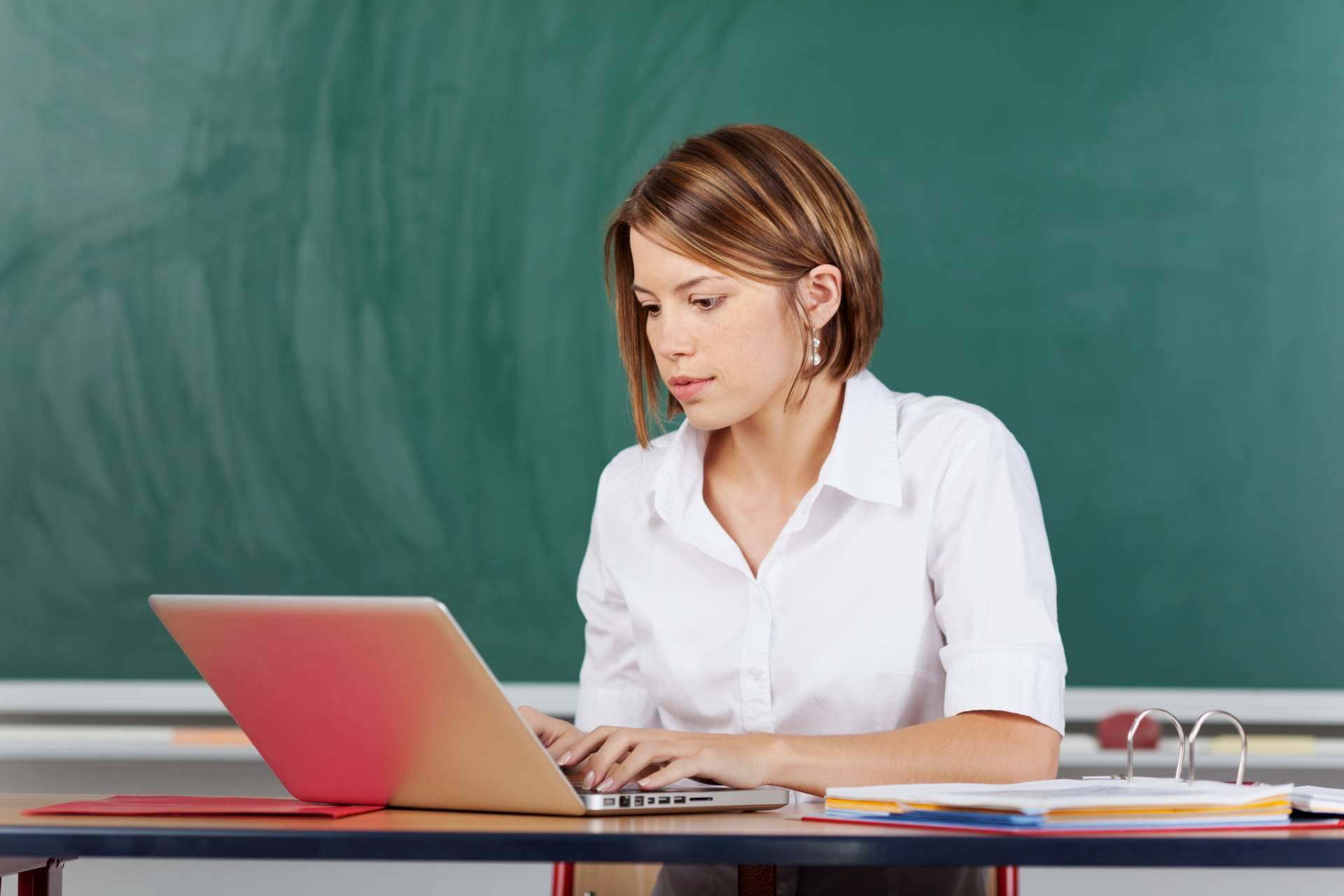 Preparación de exámenes oficiales de Cambrigde en La Academia de Inglés, en grupo online y en clase particular online o presencial a domicilio