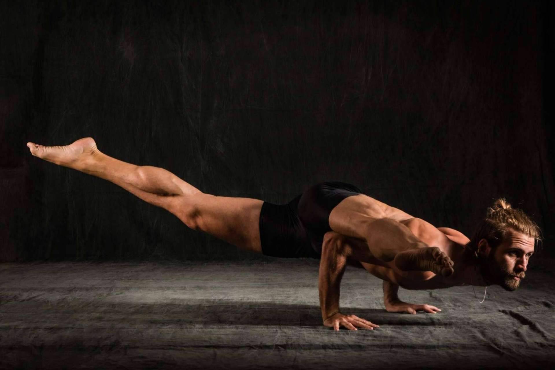 Los beneficios de realizar rocket yoga de la mano de numen