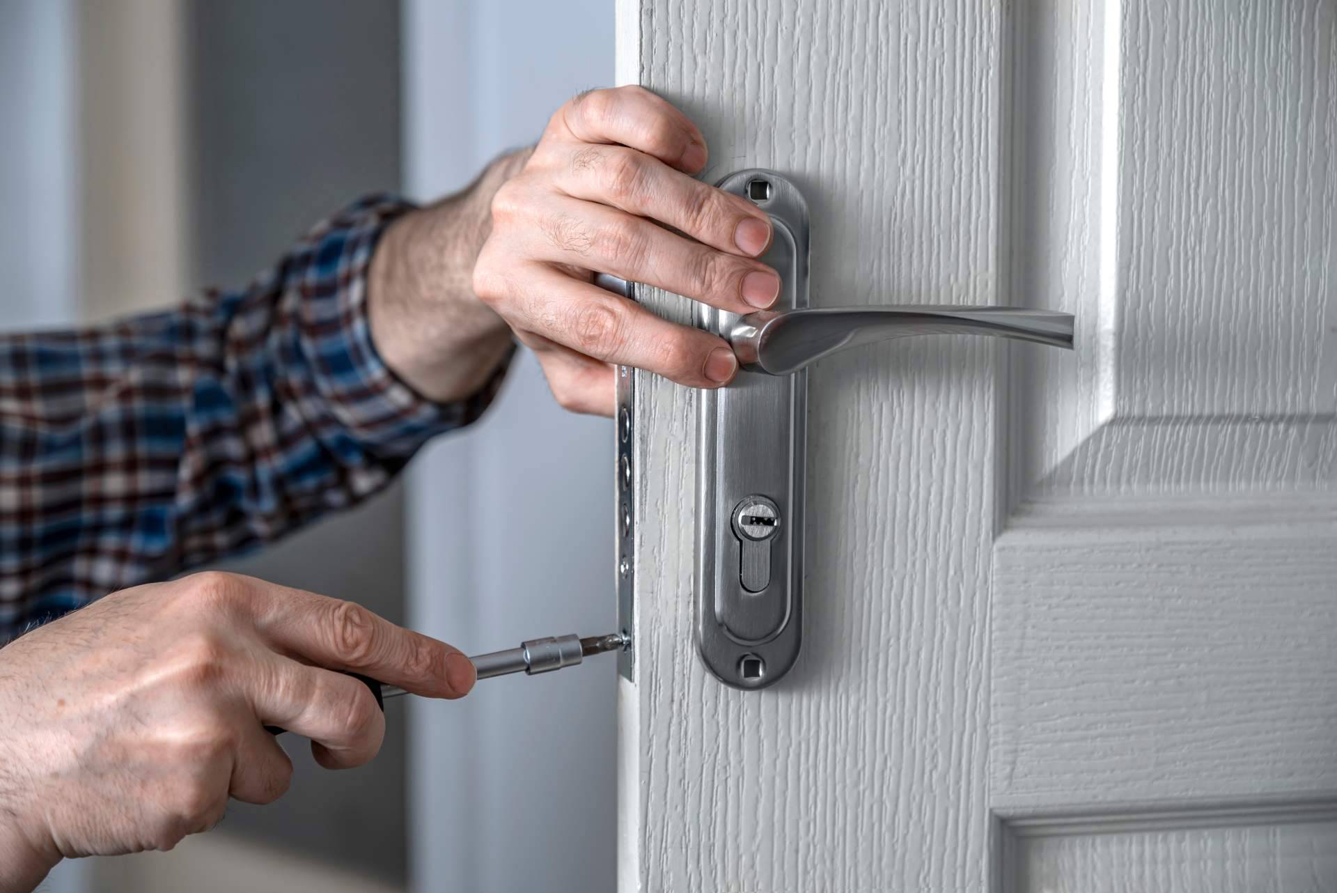 Proteger la vivienda o empresa con cerrajeros Madrid y cerrajeros Alicante con los servicios especializados de Soluciones González