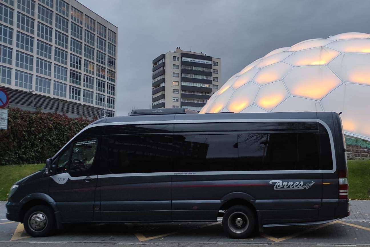 ¿Cuáles son los beneficios de alquilar minibús?, con Torres Bus