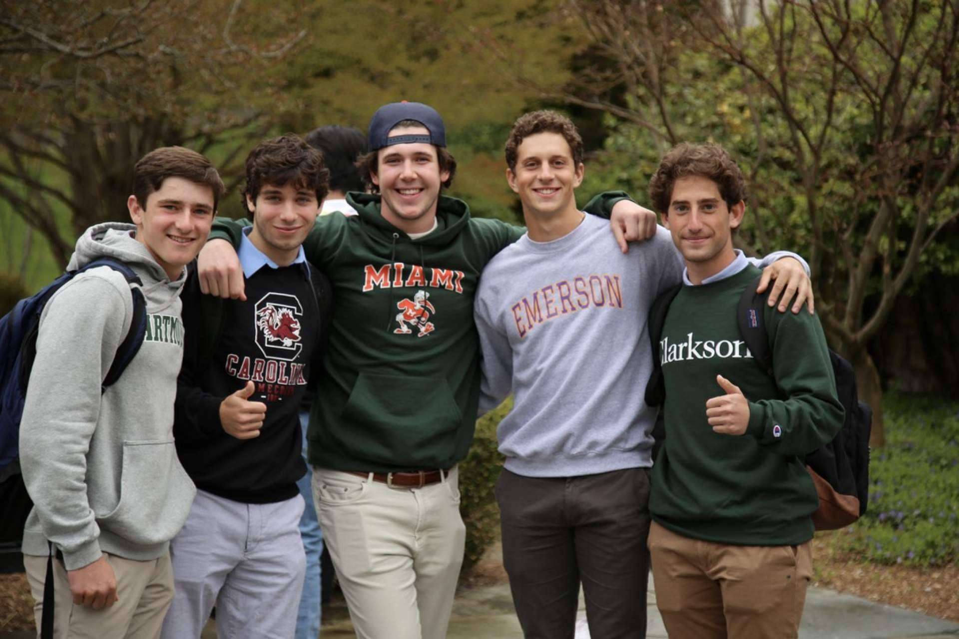 Especialistas en la admisión en colegios y universidades norteamericanas, Deaquiparafuera