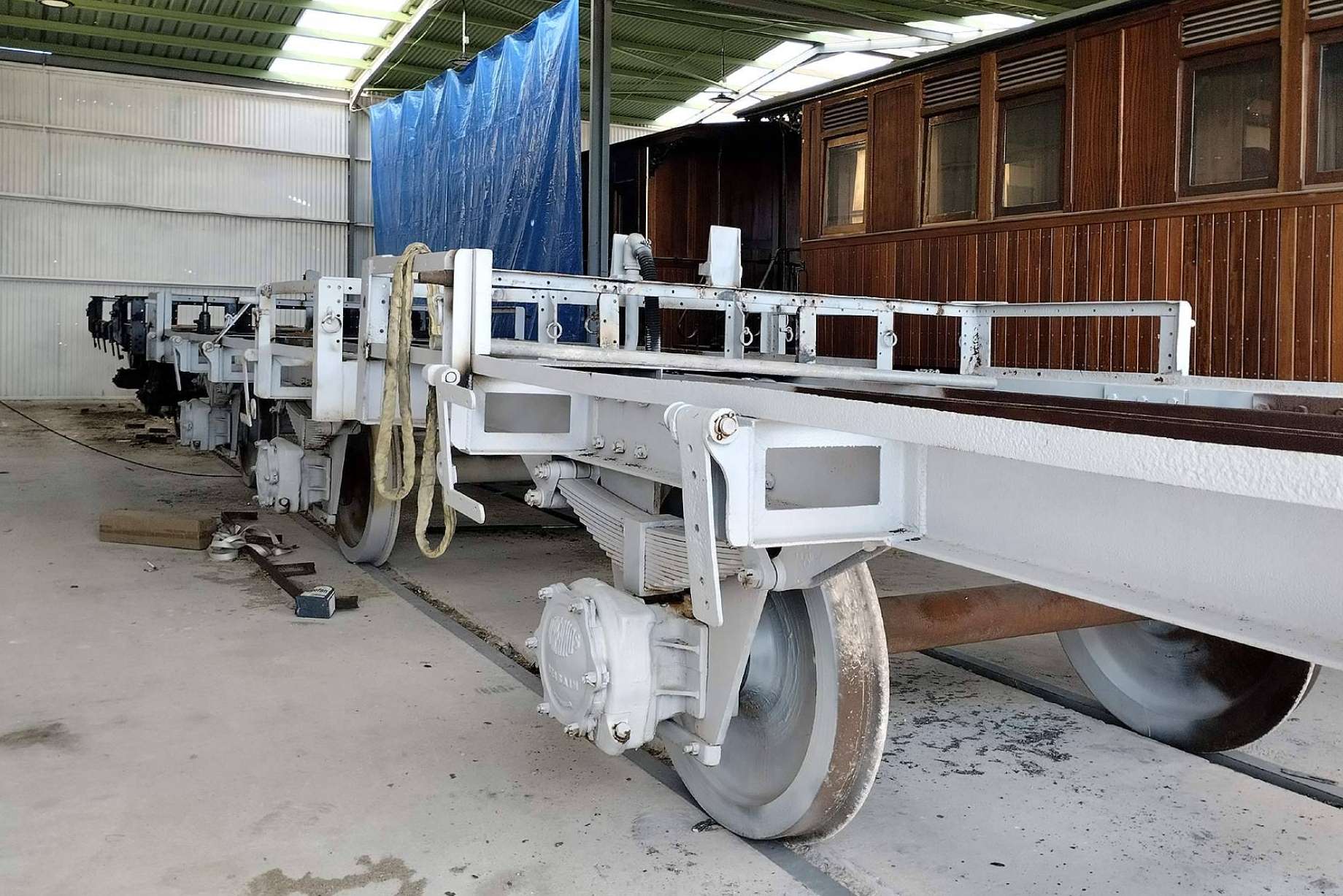 Iniciada la restauración de dos históricos vagones de ENDESA por la Fundación del Patrimonio Ferroviario