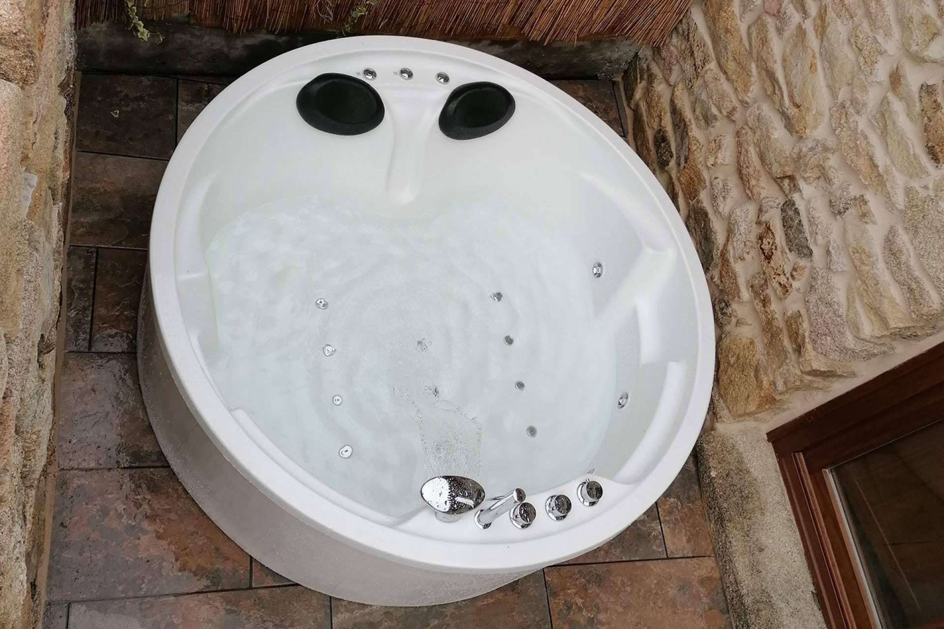 Adquirir de forma online bañeras de hidromasaje redondas en Hidromasajes Eca