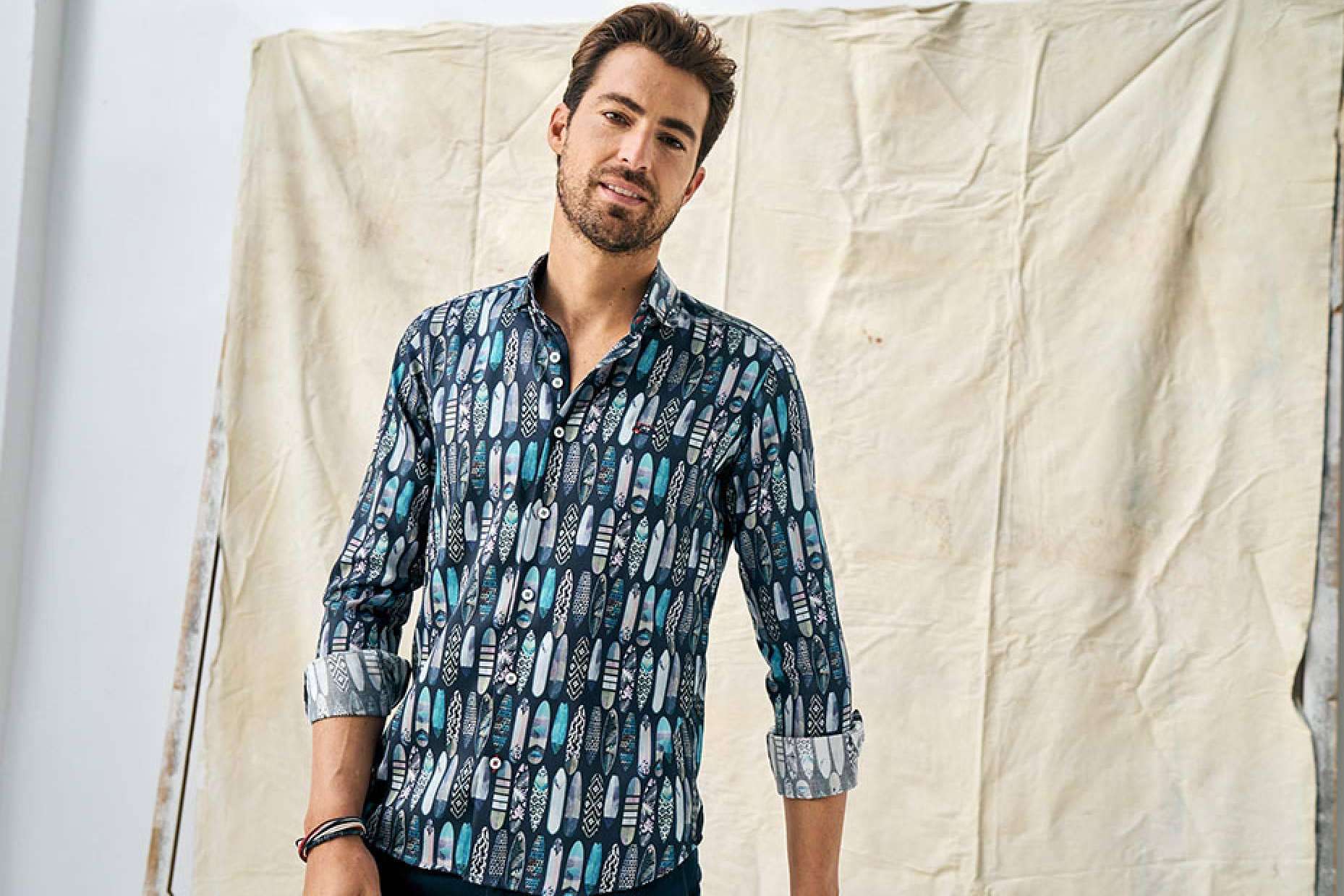 El estilo masculino más vanguardista con las camisas estampadas de Surfcar