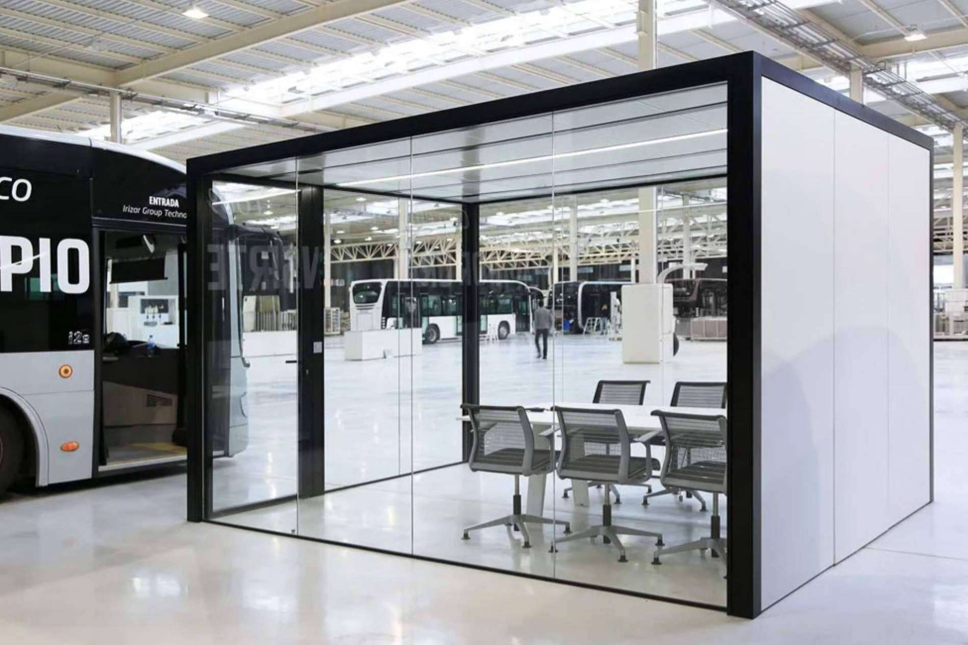 Transformar un espacio de trabajo. Mamparas de oficina, solución arquitectónica que aumenta luminosidad