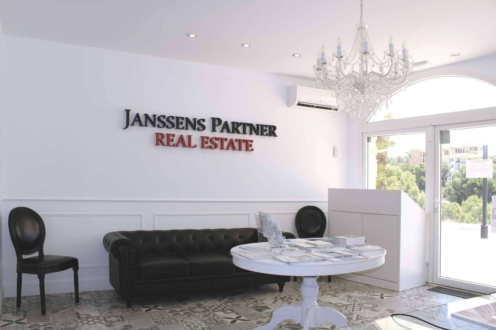 Janssens Partner Real Estate es una agencia inmobiliaria especializada en propiedades de alta gama en la Costa Blanca