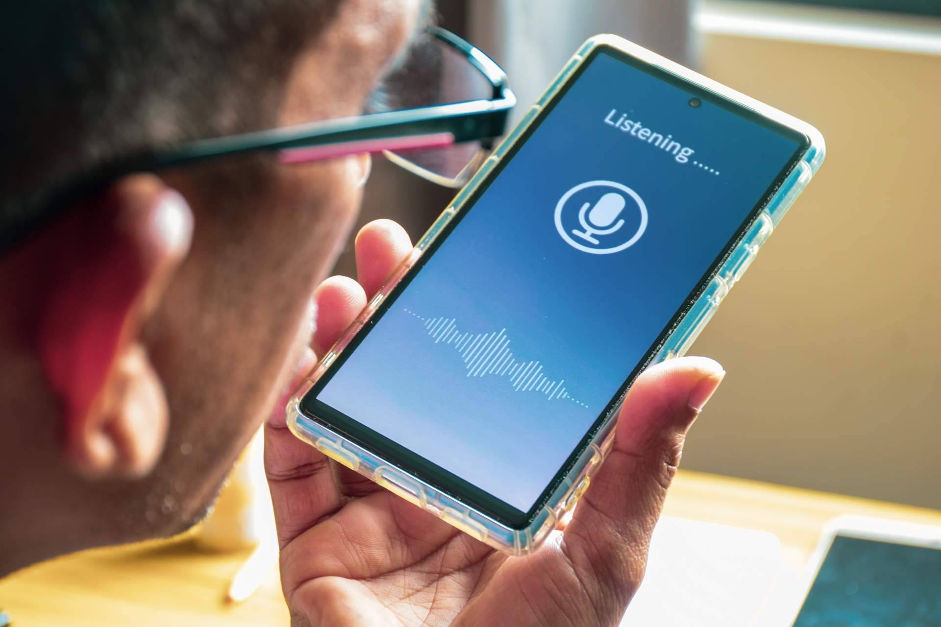 Cómo usar la inteligencia artificial para clonar voz, por Bit2Brain