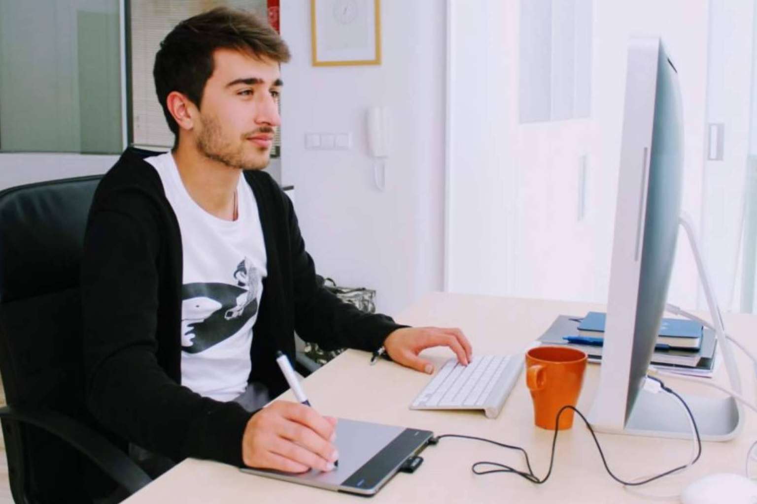 Forjar el futuro profesional en diseño gráfico con Creanavarra