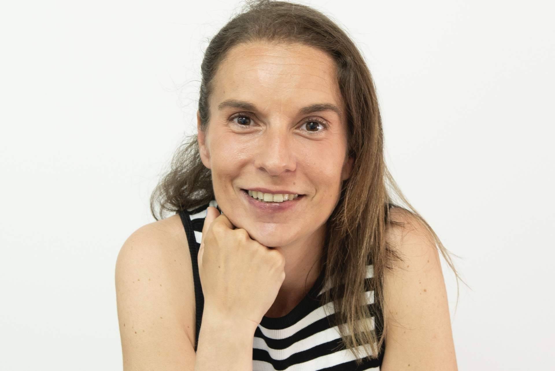 Elisenda García Petit desnuda su alma a través de su libro, ‘Con ella o por ella’.