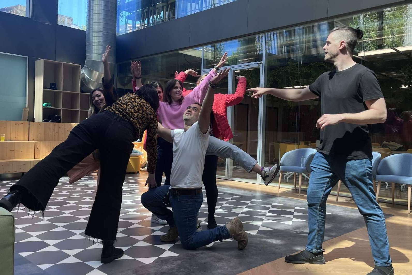 Un equipo está revolucionando el team building con su innovadora propuesta; En Escena Coaching
