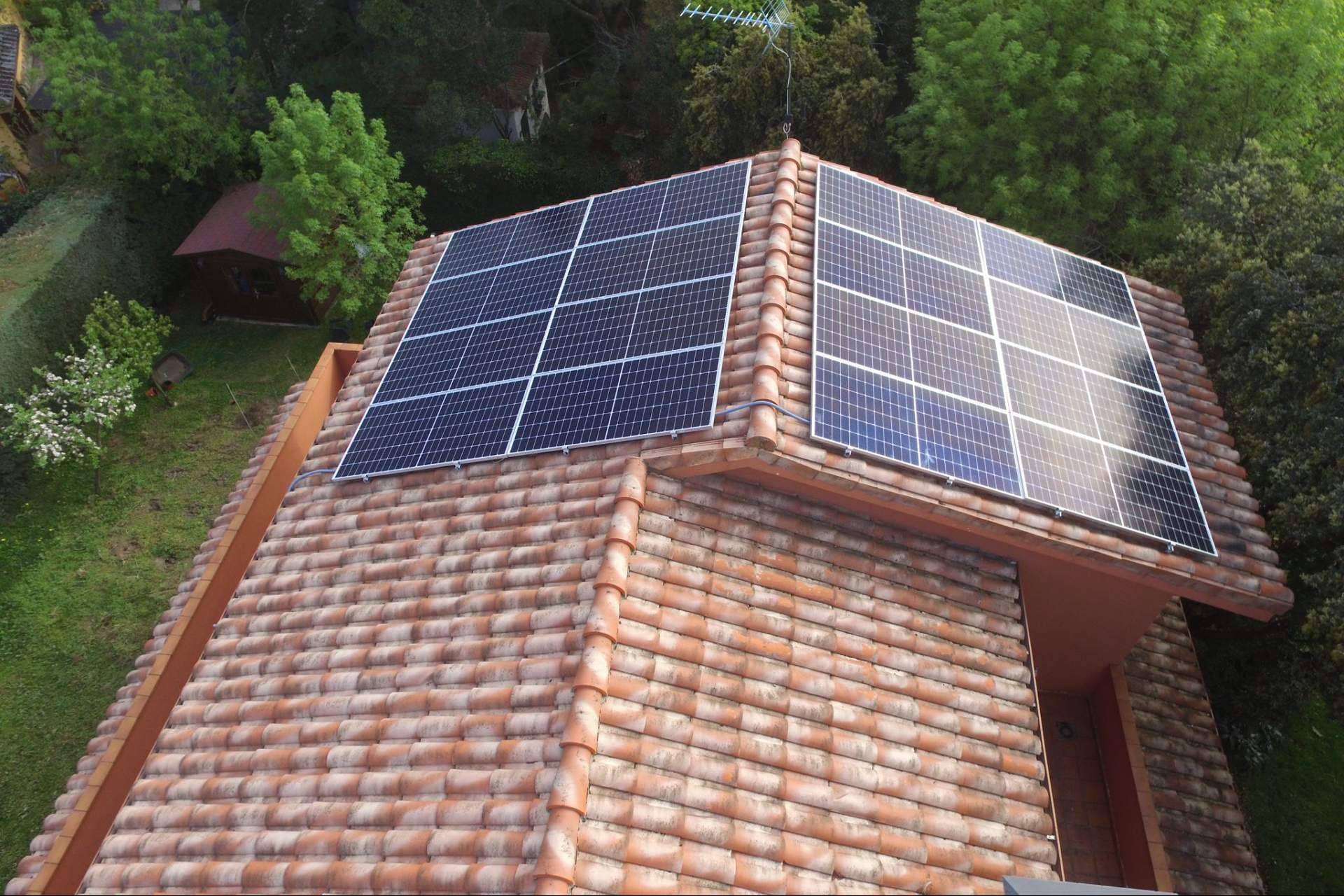 EcoGreen emplea productos ecológicos de calidad en la instalación de energía fotovoltaica, para promover un estilo de vida sostenible