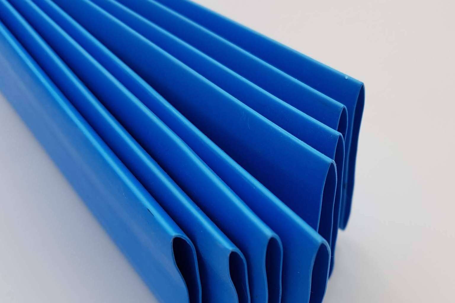 Nueva funda retráctil azul de poliolefina; Protección y eficiencia para aplicaciones industriales