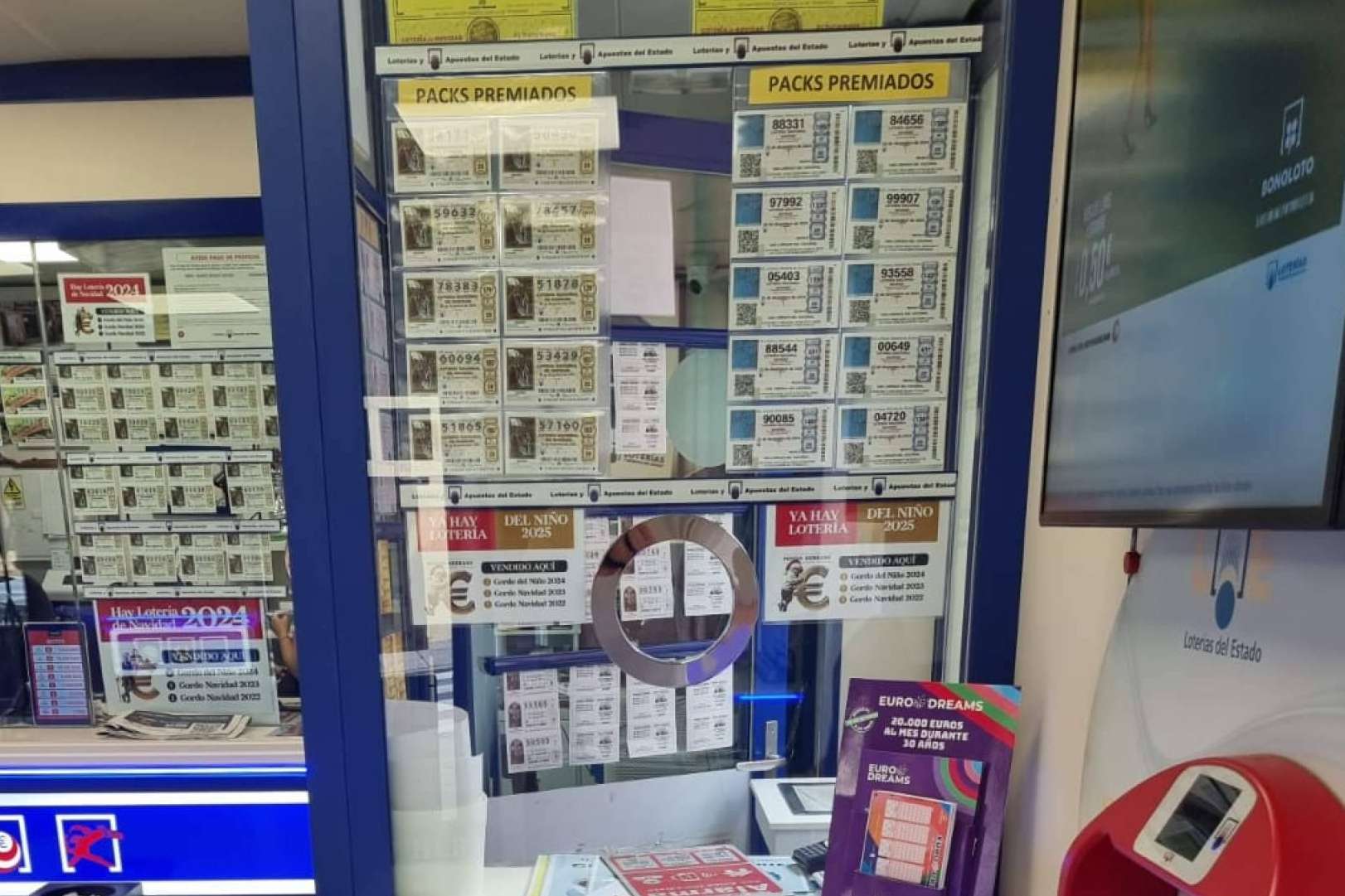Lotería de Navidad 2025 con premio asegurado gracias un pack realizado con la inteligencia artificial