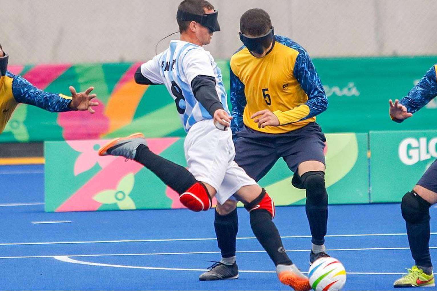 Santa Marta organiza fútbol 3x3 para ciegos en el centro comercial el Tormes
