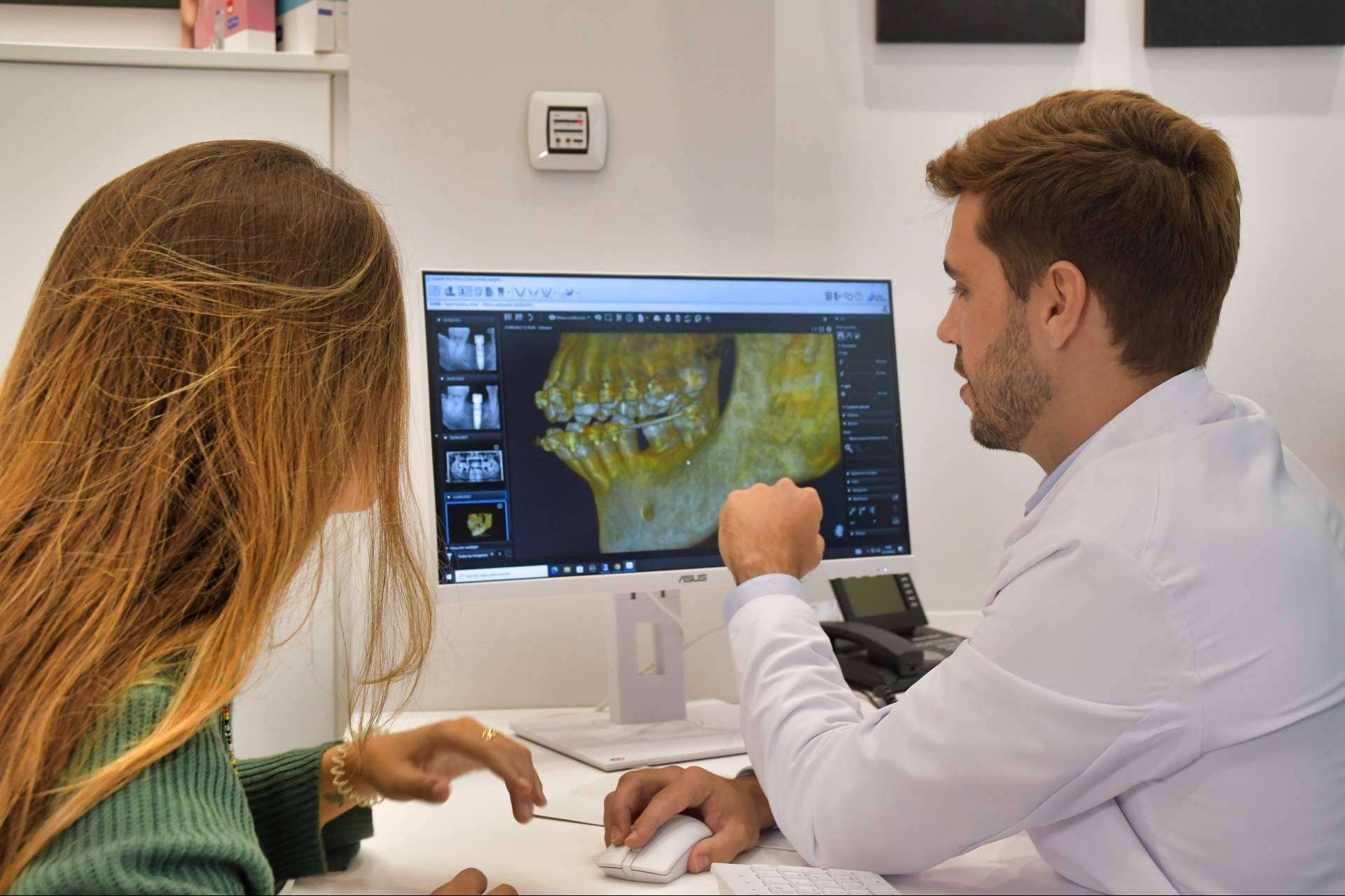 Cirugía guiada para implantes dentales; todo lo que hay que saber de la mano de Clínica Ibaseta