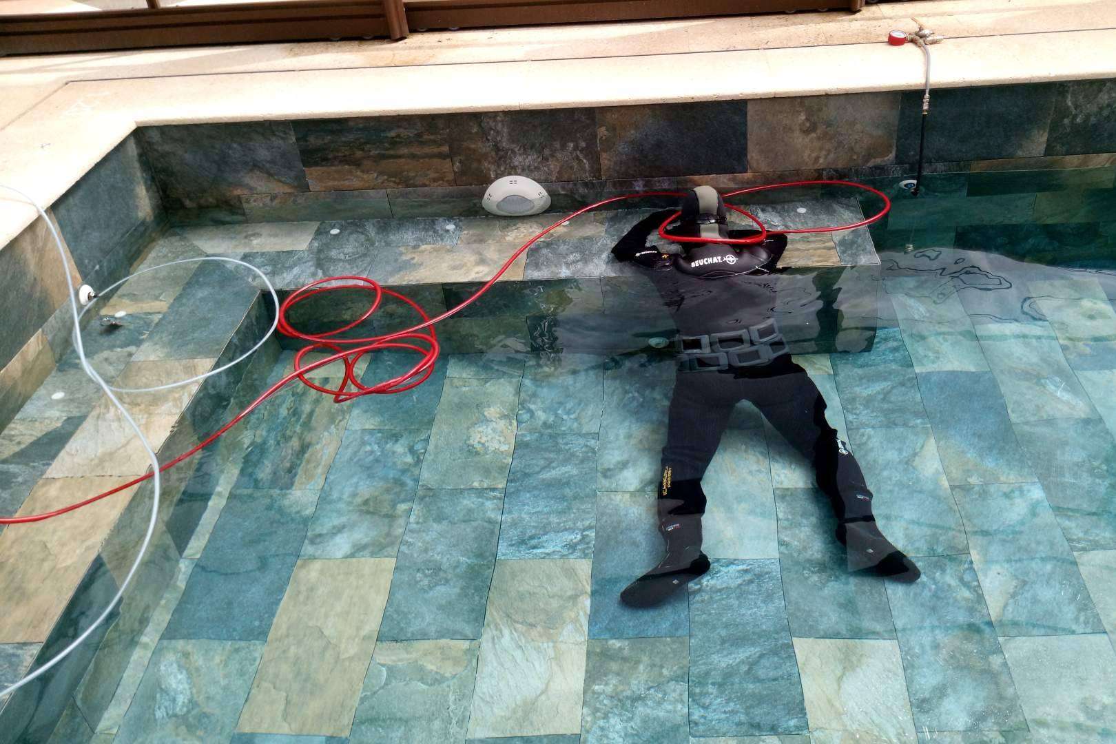 Cómo localizar fugas de agua en piscinas de forma rápida y sin obras