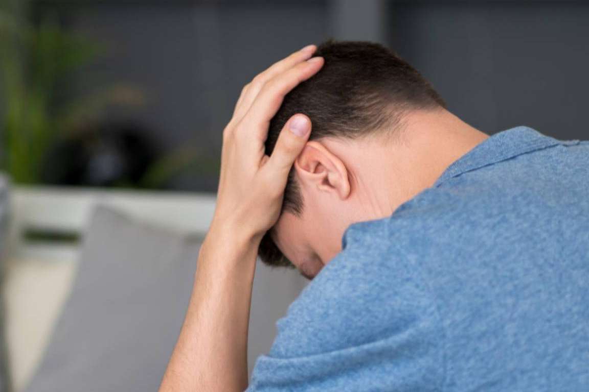 ¿Dolor punzante en la cabeza y sensibilidad a la luz y a los sonidos? Identificar las migrañas