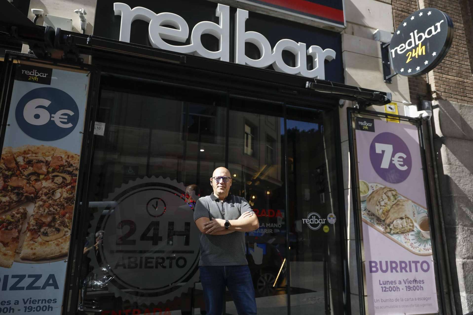 El Ayuntamiento cierra RedBar, contraviniendo el apoyo de la CAM a la ampliación horaria en restauración