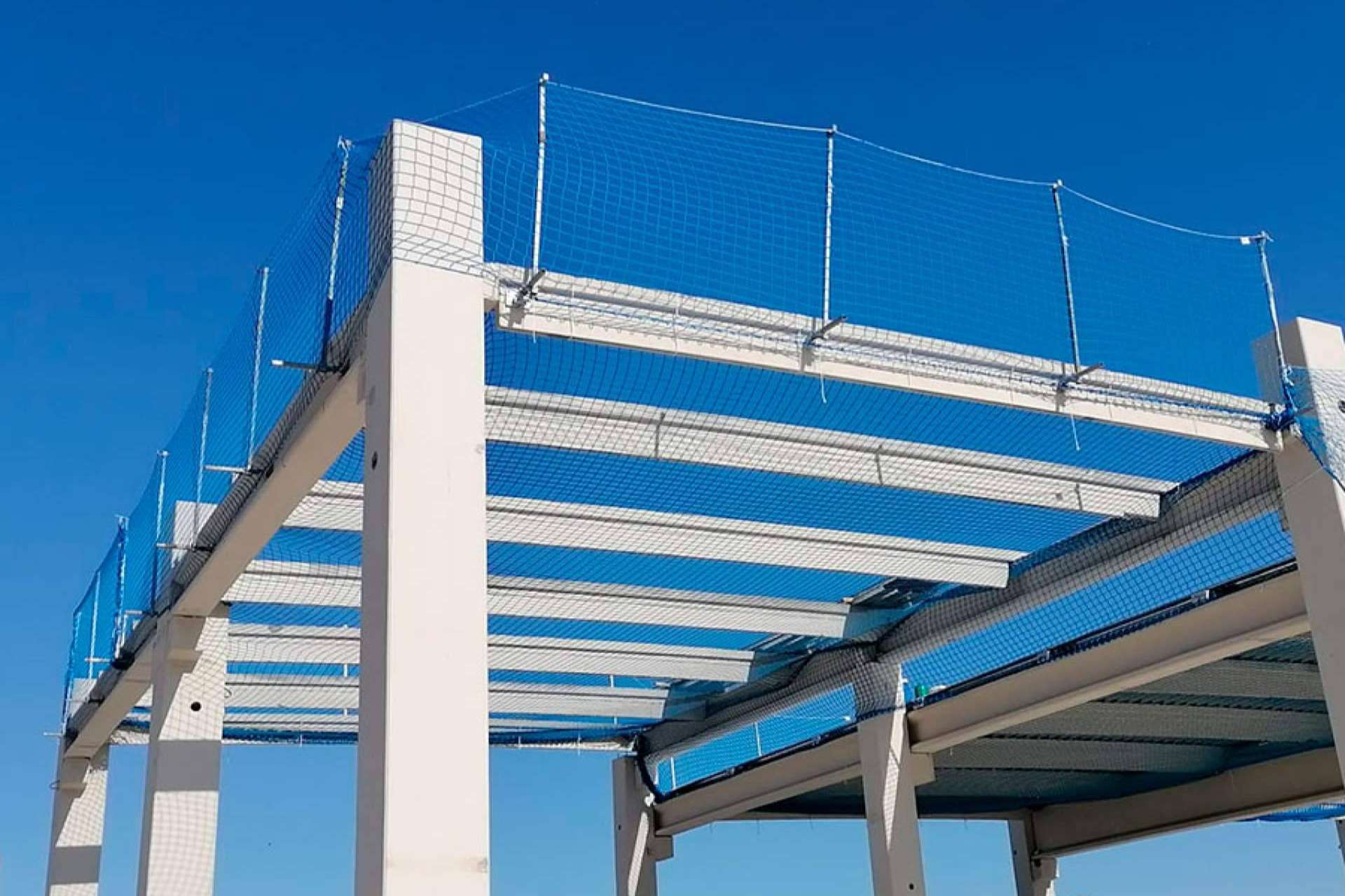 La importancia de instalar redes horizontales según la normativa de seguridad en construcción