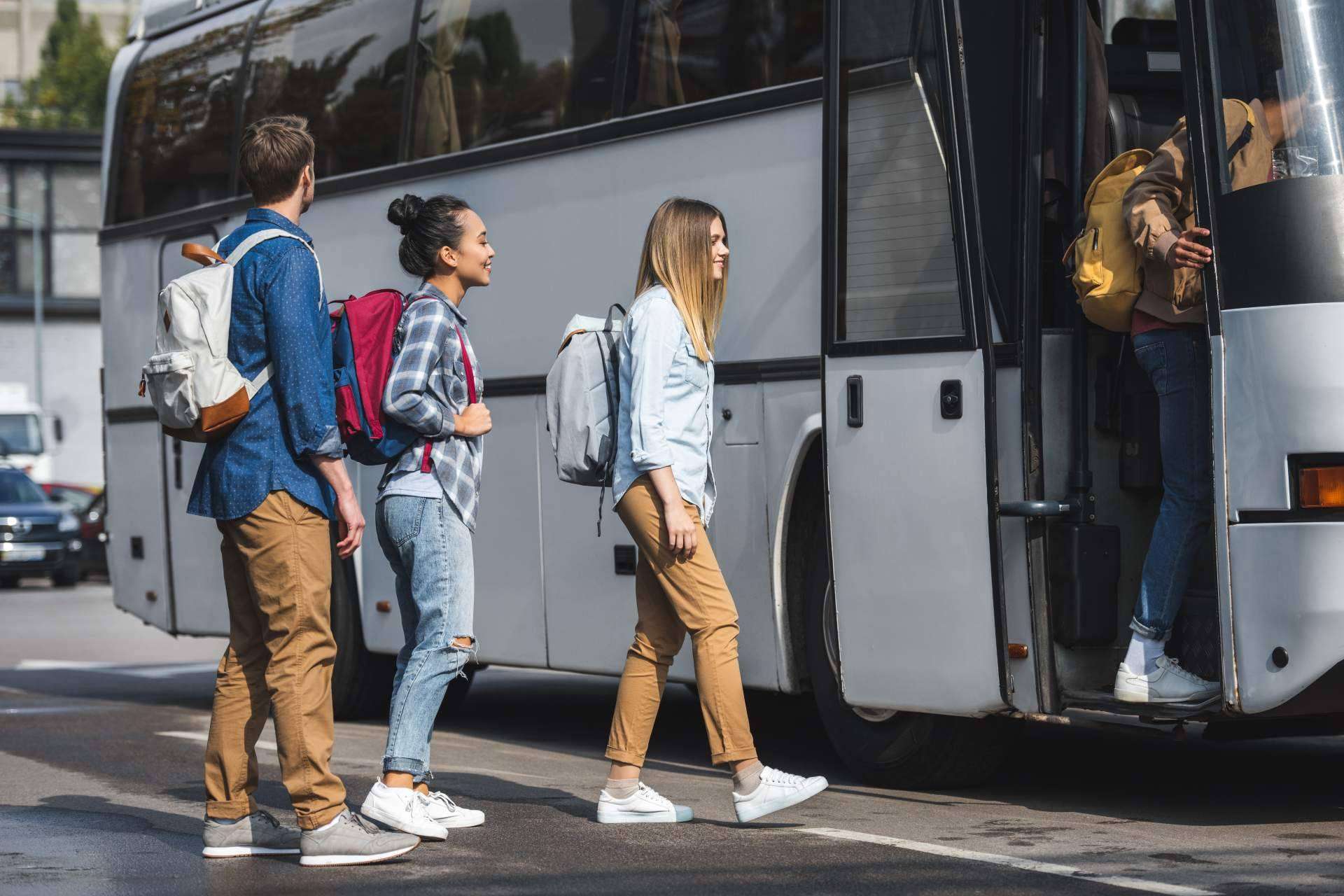 La necesidad de un abogado Internacional en el transporte turístico; Protección para viajeros en autobuses, barcos y más
