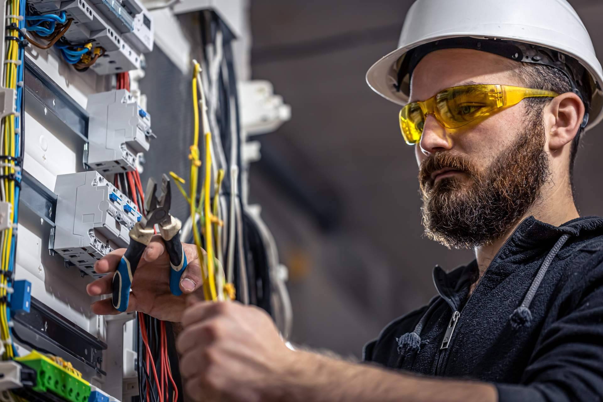 Reparaciones González y su servicio de electricistas Coín y Ojén 24h