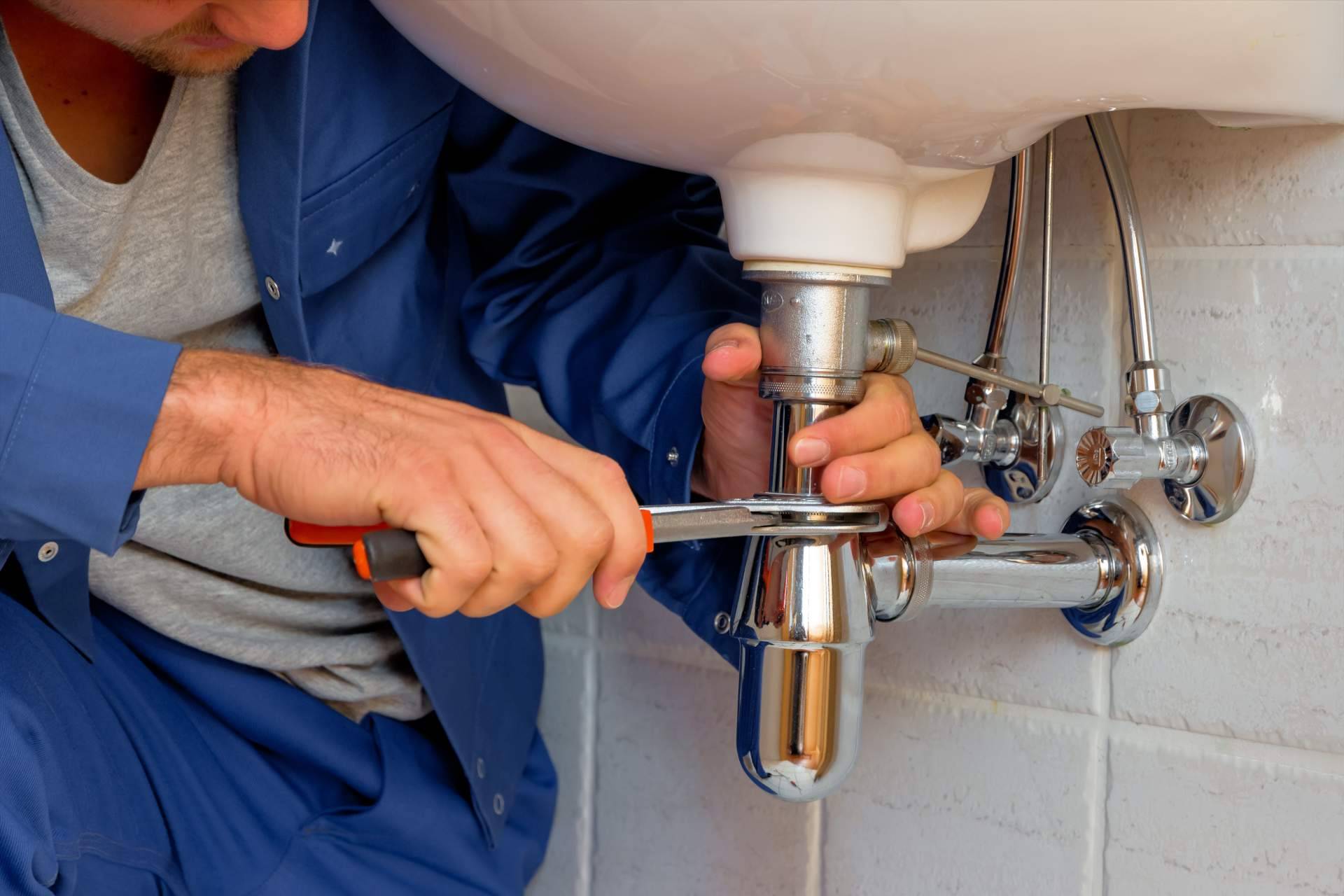 El servicio con fontaneros de confianza en San Luis de Sabinillas y Estepona que ofrece Reparaciones Gonzalez
