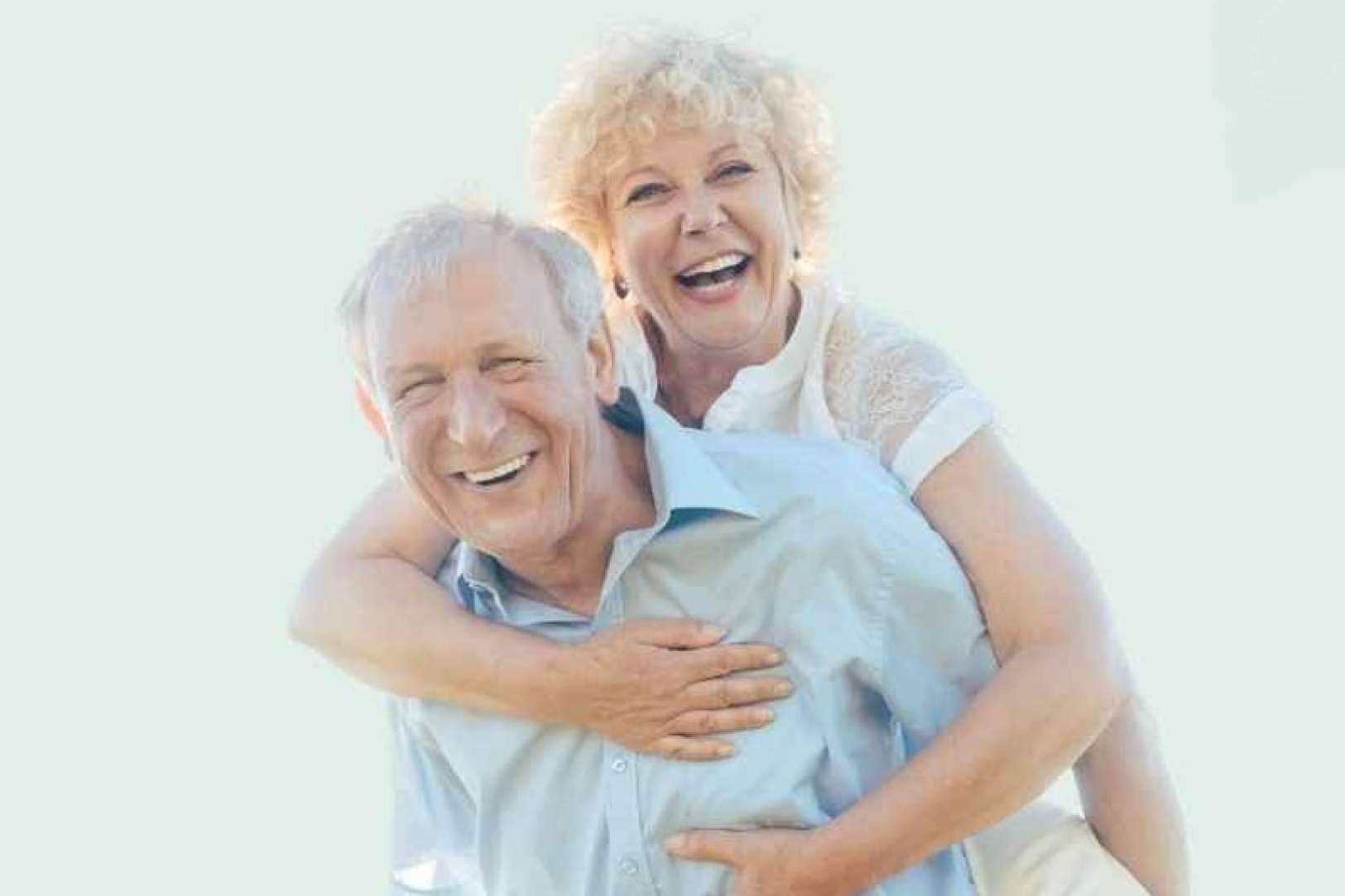Salud Bucodental en la Tercera Edad; Desafíos y soluciones para mantener una sonrisa sana con el paso del tiempo
