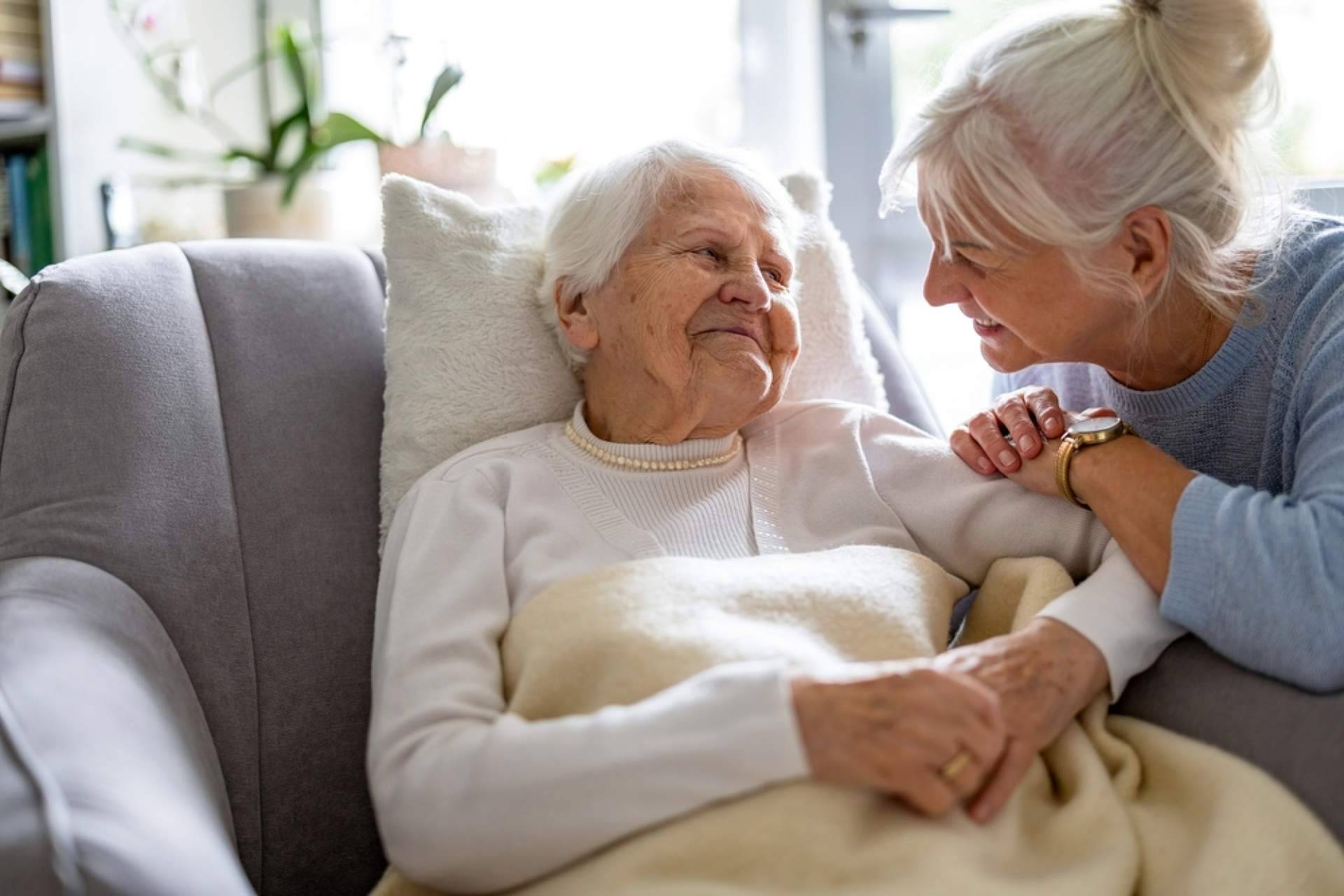 Rehabilitación neurológica a domicilio para pacientes con Alzhéimer y apoyo integral a la familia