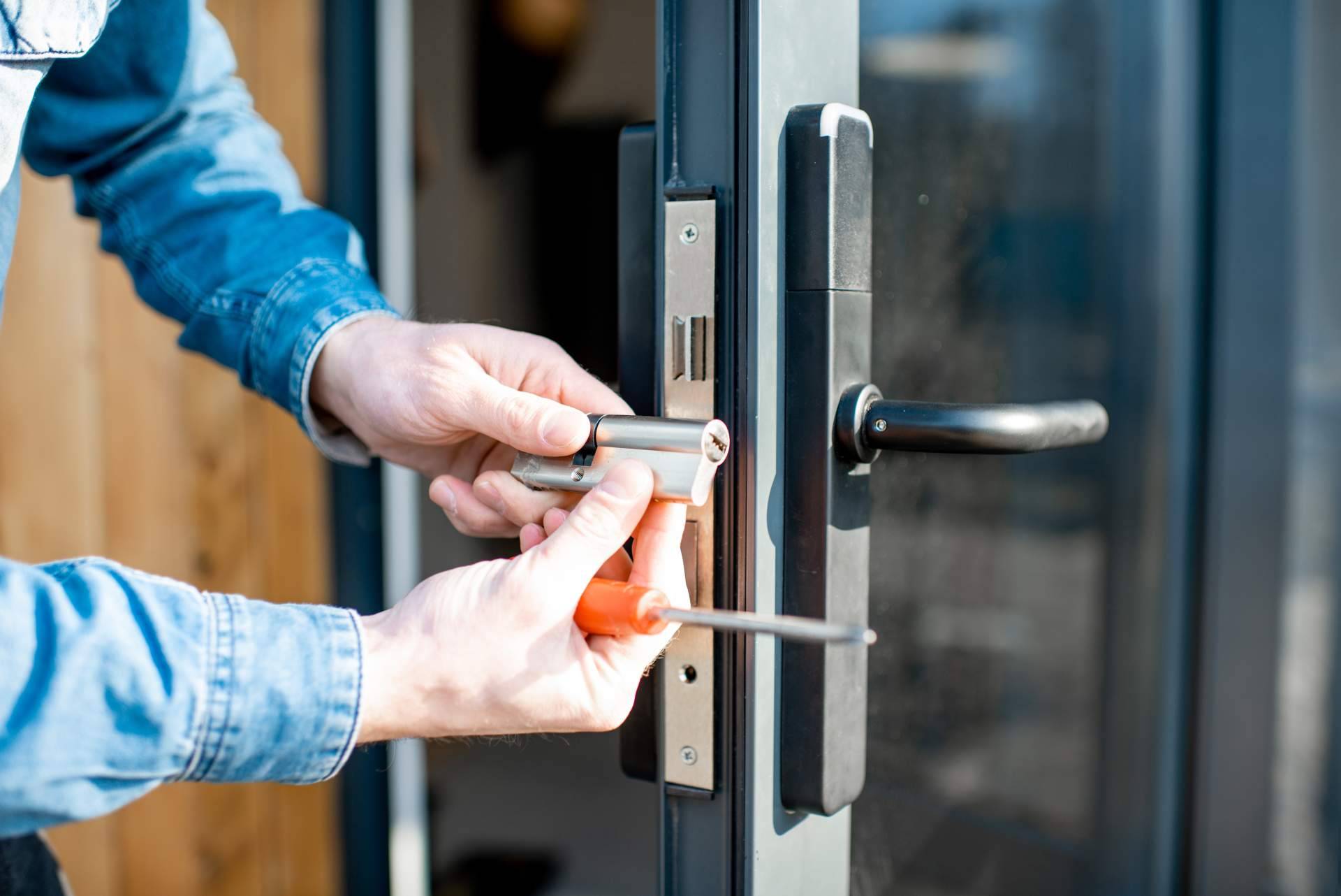 Apertura de Puertas ofrece Cerrajeros Urgentes 24 horas en Madrid para abrir puertas y cambiar cerraduras