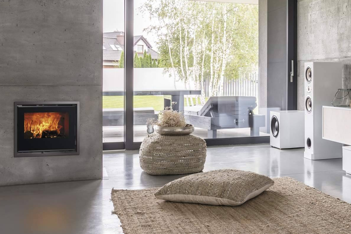 Carbel, referente en chimeneas insertables de leña con enfoque en eficiencia y estética