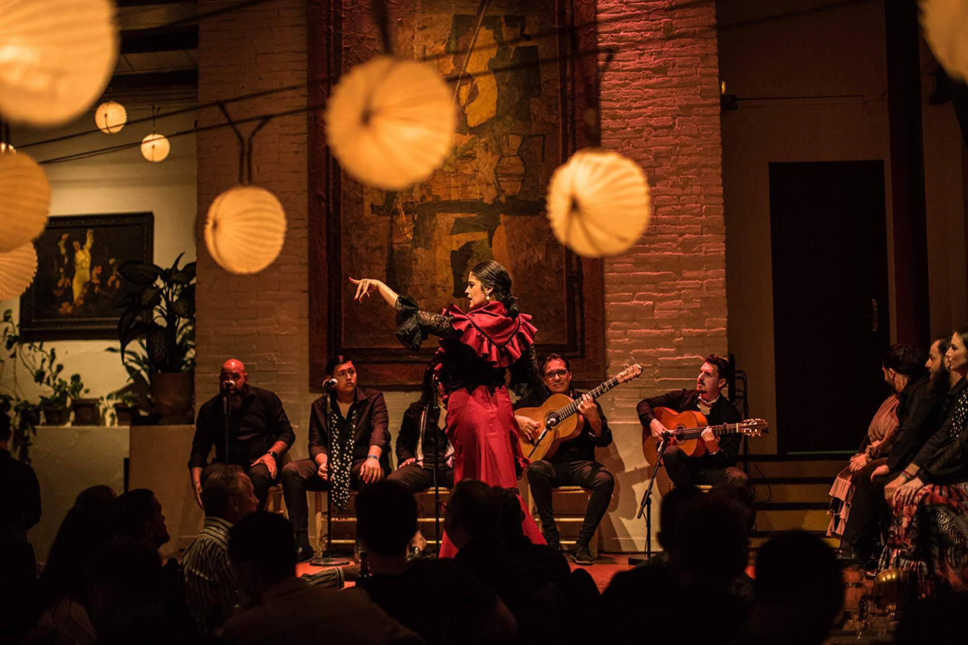 Tablao de Carmen un TODO-EN-UNO en Barcelona; Flamenco, gastronomía historia y cultura en una sola noche