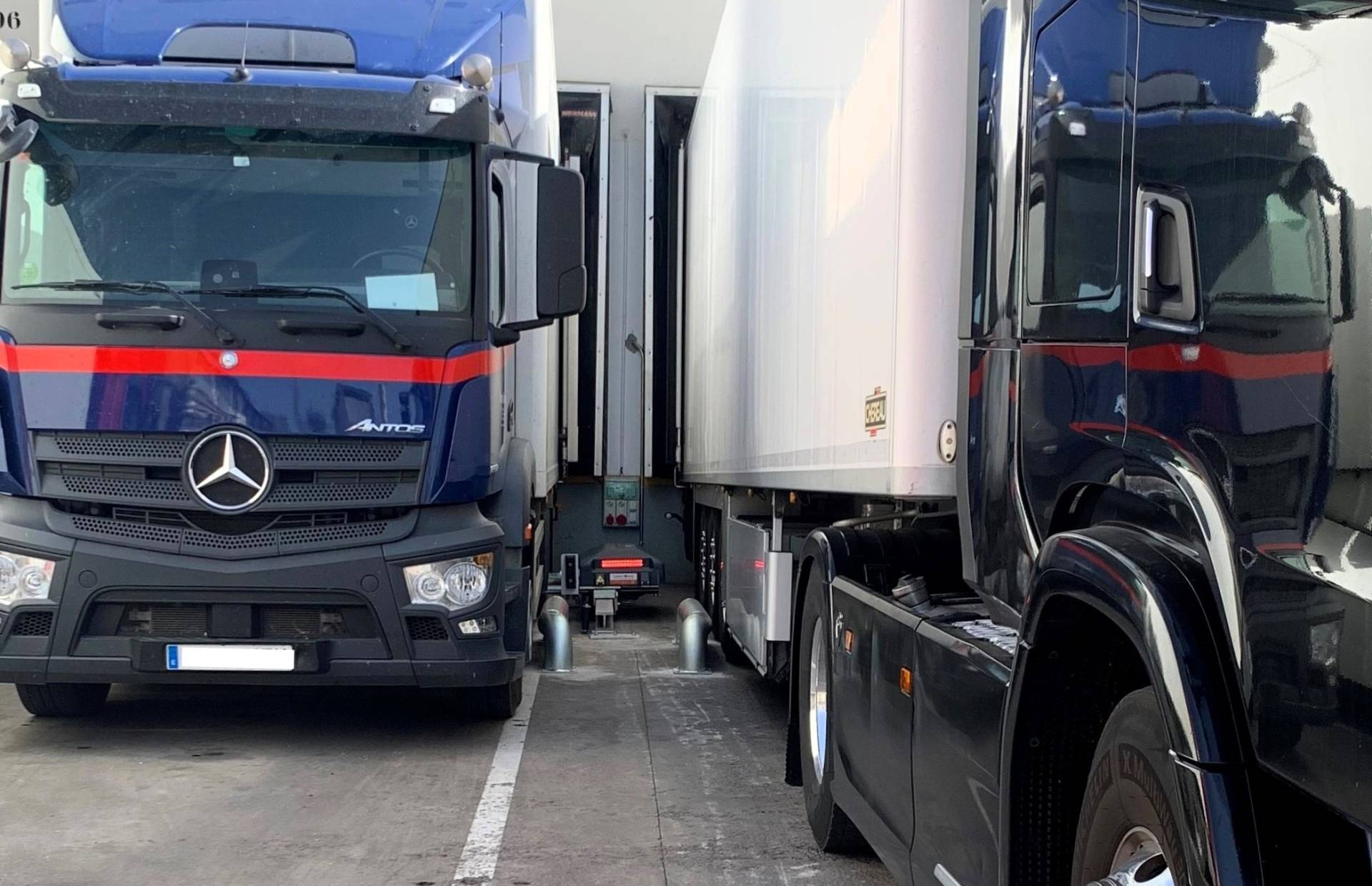 Cómo los sistemas de retención de camiones elevan la seguridad logística en muelles de carga