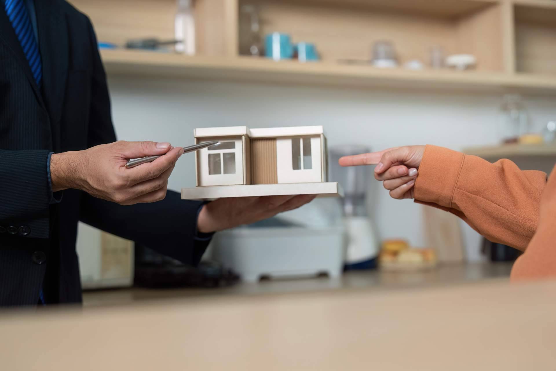 La compra venta de inmuebles implica riesgos fiscales y civiles si no hay asesoramiento
