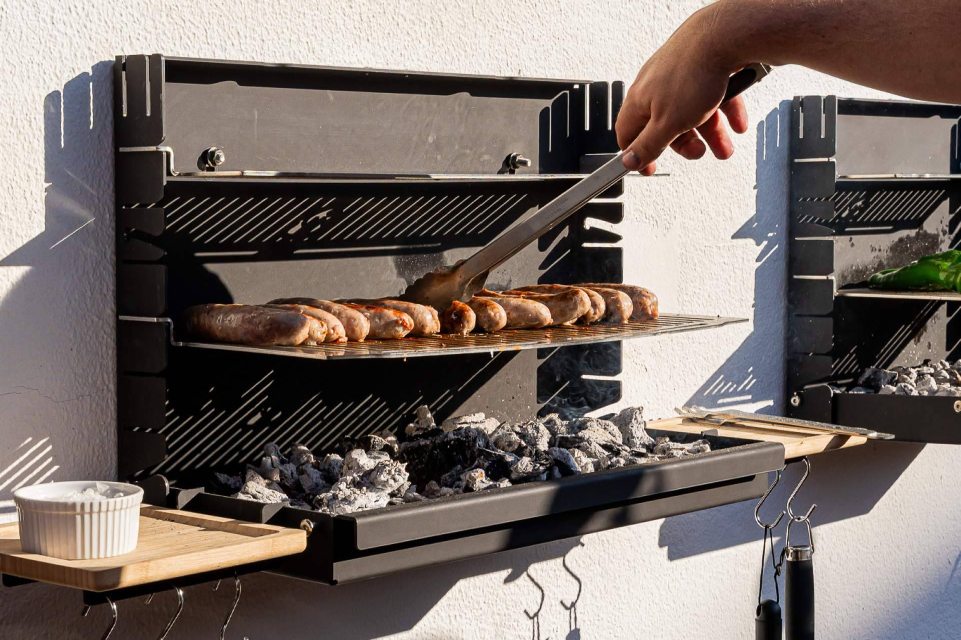 La barbacoa que desaparece; el fenómeno BBQ que está conquistando balcones y terrazas en España