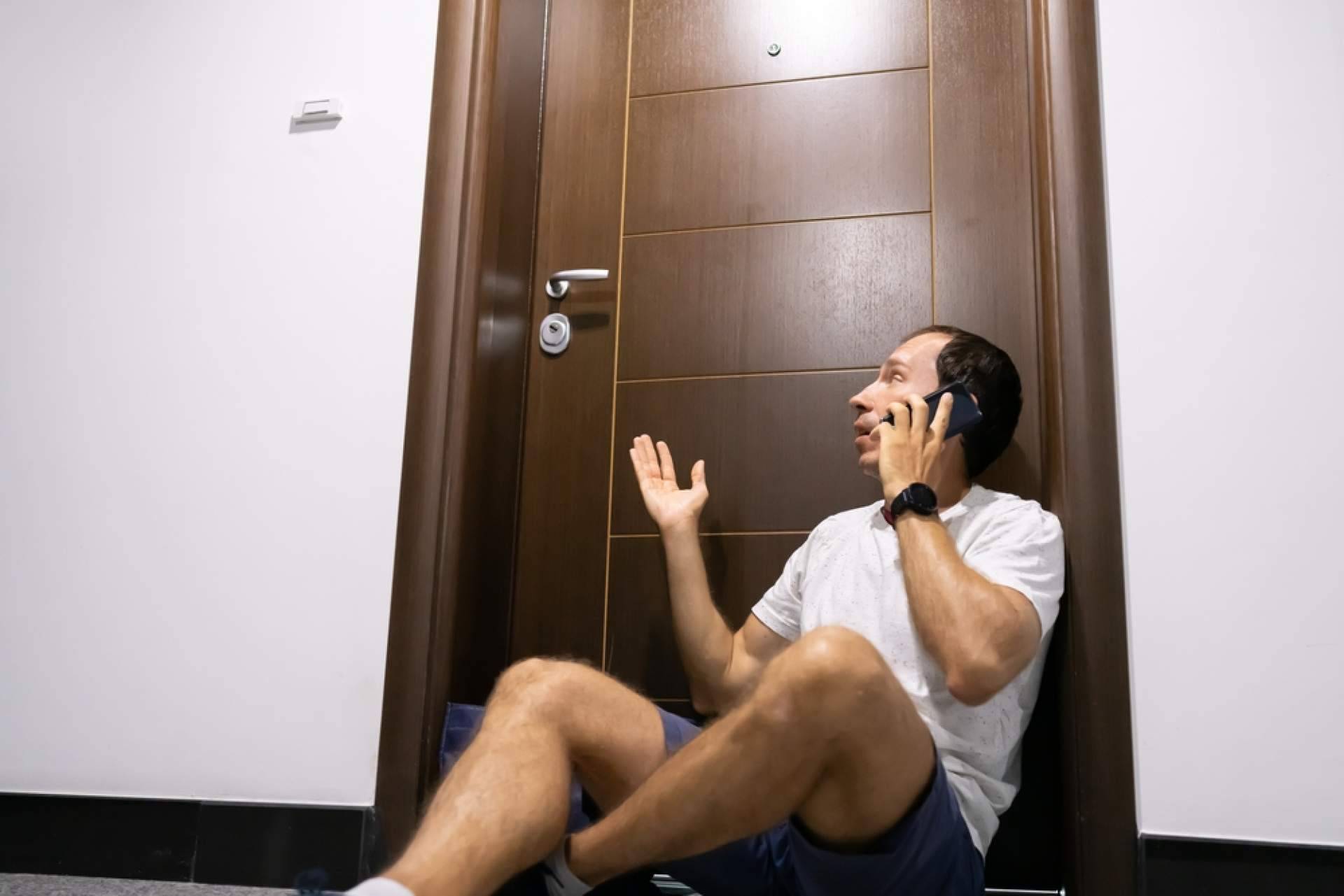 Cómo abrir una puerta atascada; Apertura de Puertas Rapid ofrece una solución paso a paso