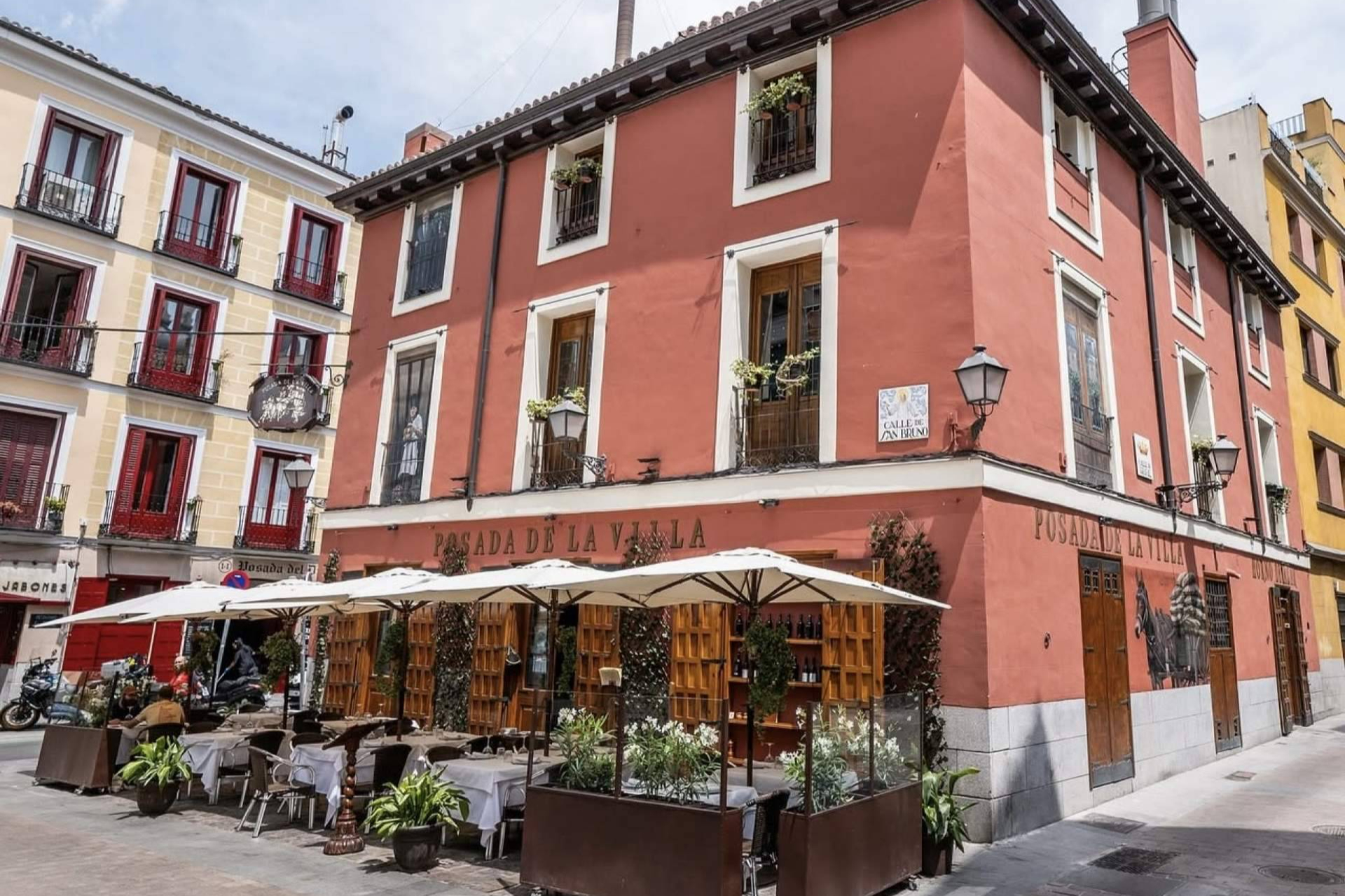 Posada de la Villa desde 1642; casi cuatro siglos asando cordero en el Madrid de los Austrias