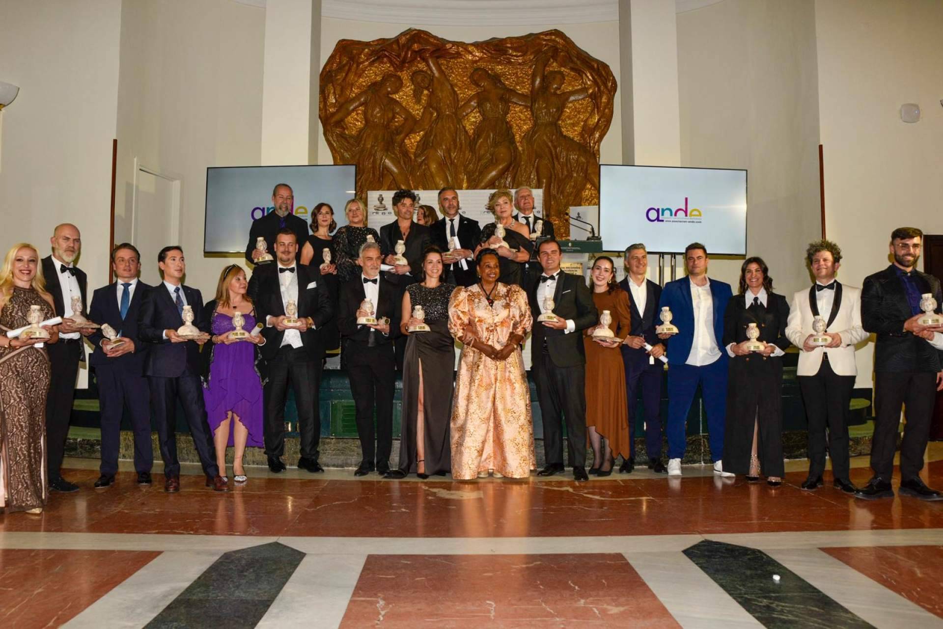 María Castillo y MBT Espacio Escénico reciben el Premio a la Excelencia Profesional en Artes Escénicas