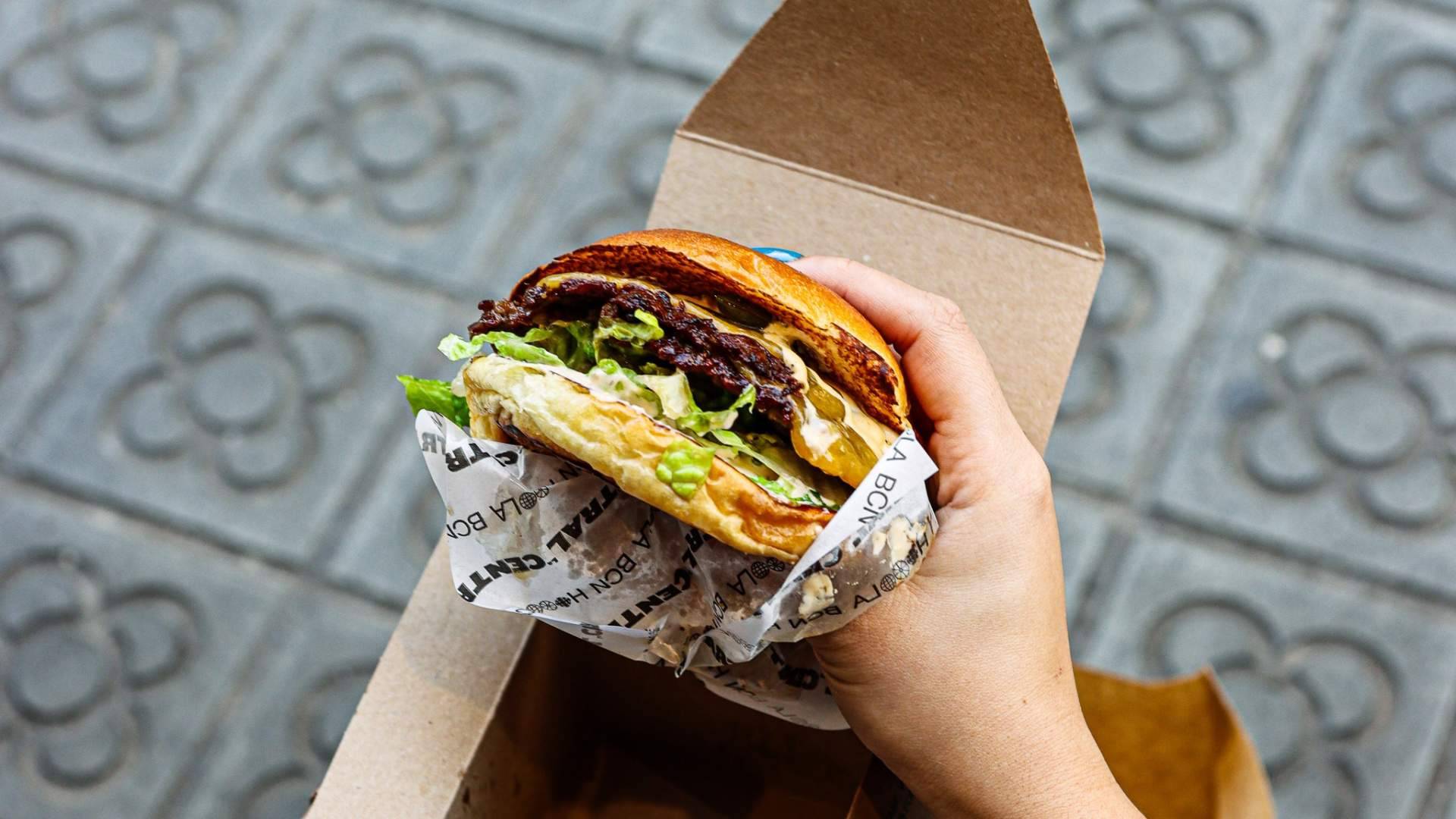 La Central reivindica las burgers en Barcelona con identidad propia en un mercado que deja atrás la moda