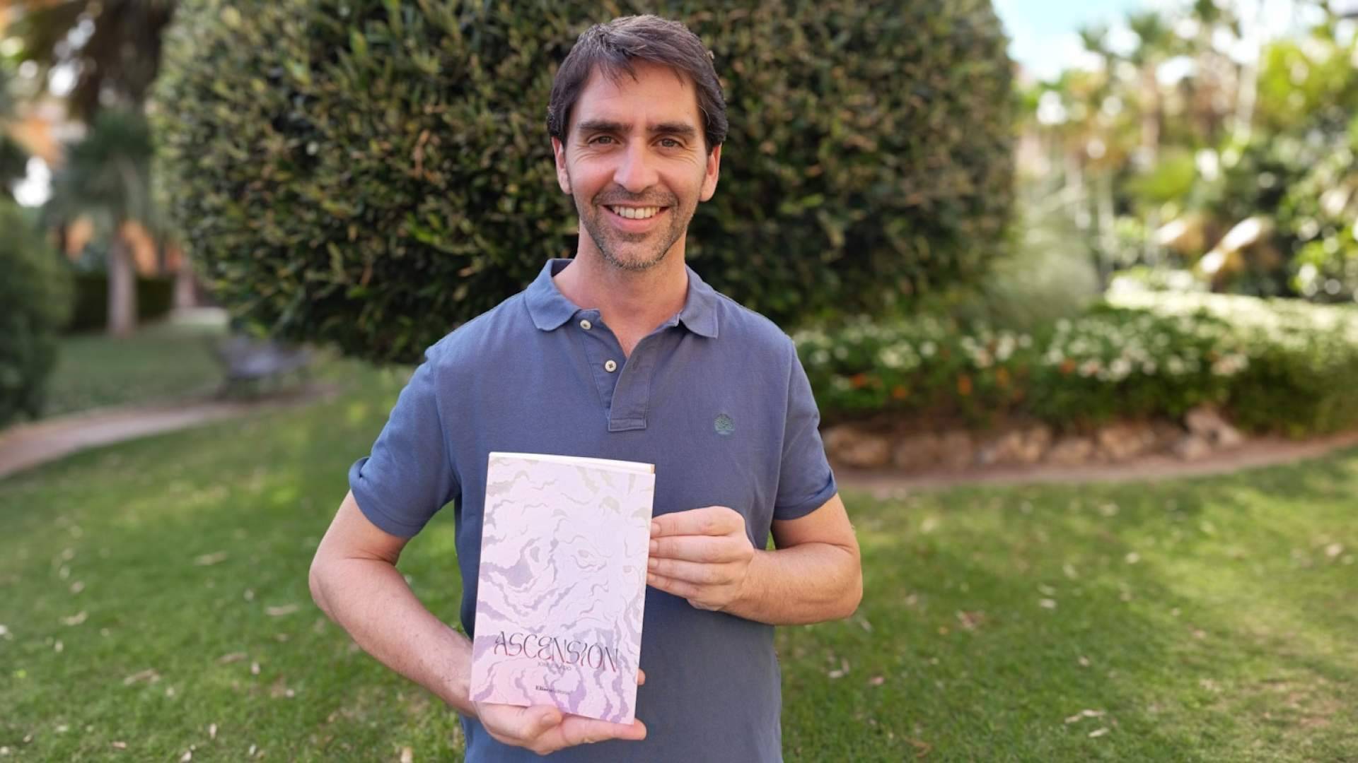 El informático que guardaba un universo de fantasía en su memoria debuta de la mano de Elísea Editorial