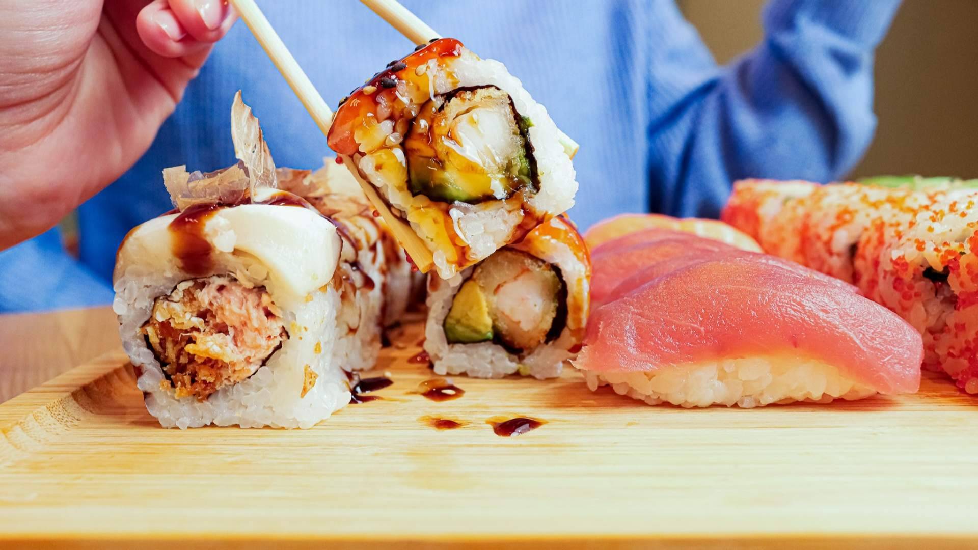 La Uramakeria propone una forma fácil y actual de disfrutar sushi en cenas con amigos, take away y planes