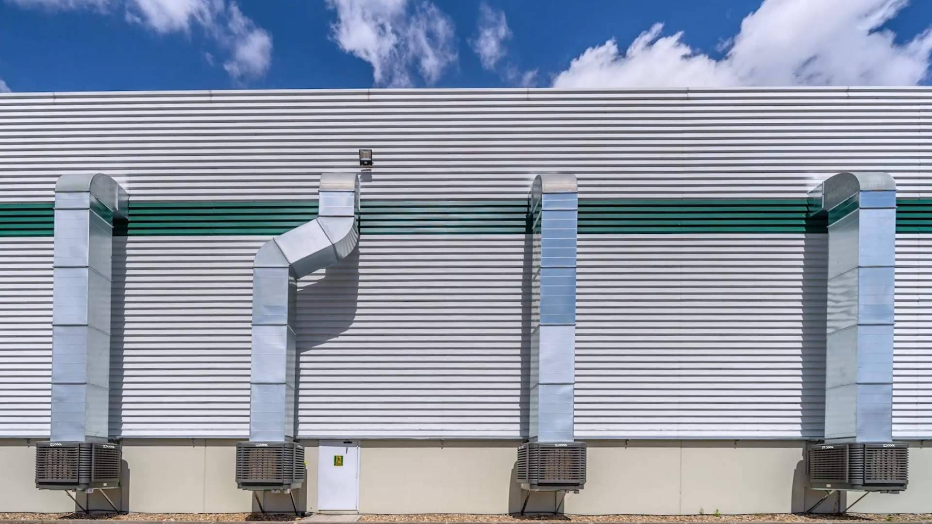 HI!COOL demuestra la eficacia de la climatización evaporativa industrial ecológica en una nave logística farmacéutica