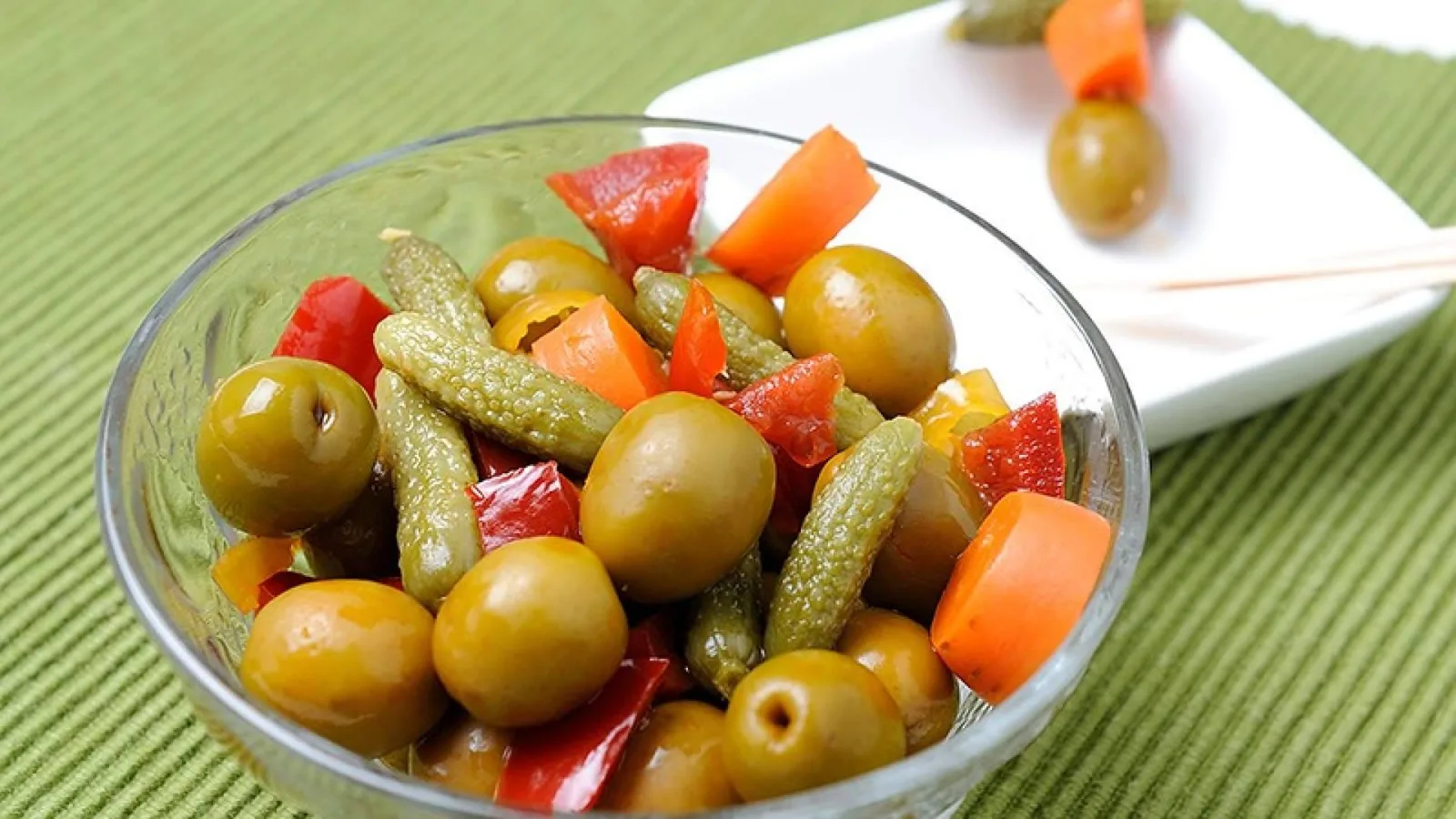Enviar comida española al extranjero, la forma de mantener vivo el sabor del verano en Europa
