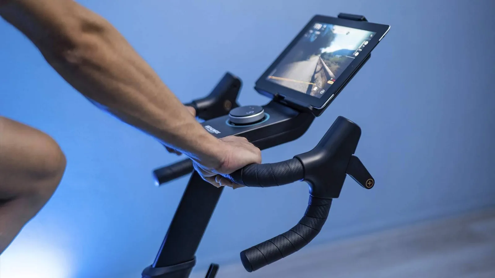 La Smart Bike Pro 8000, el buque insignia de Behumax en el ciclismo indoor