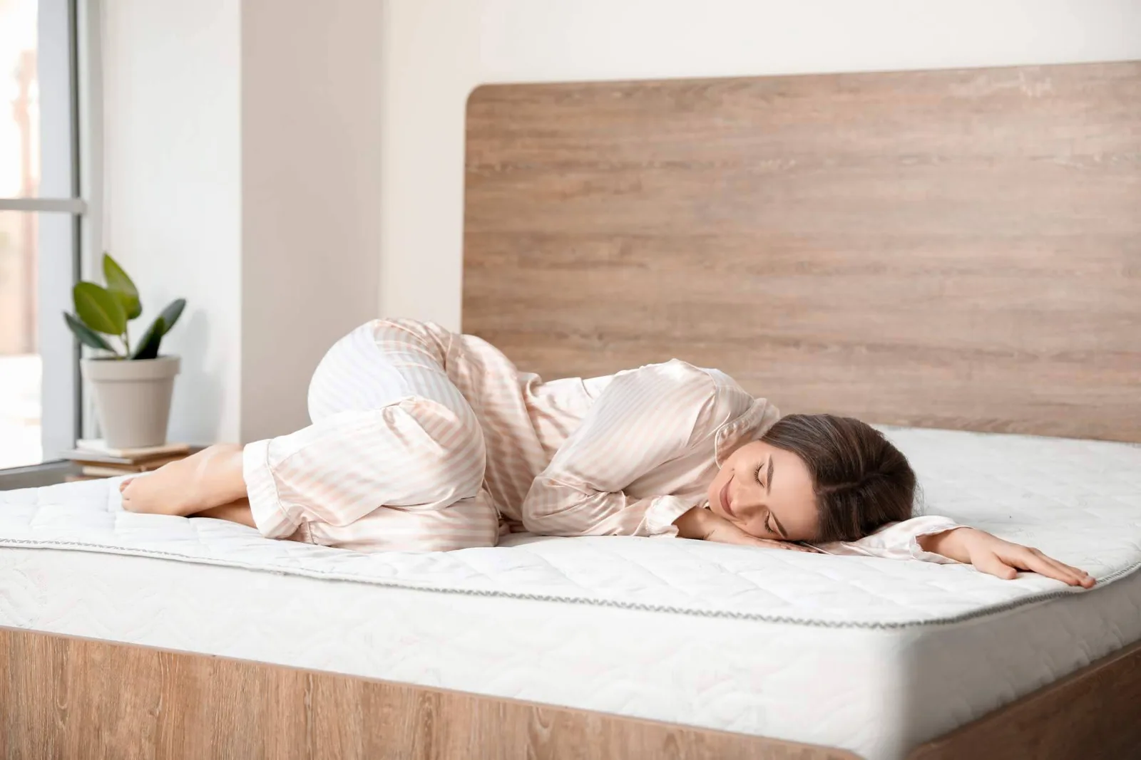 Equipar el salón y el dormitorio sin arruinarse es posible gracias a los colchones viscoelásticos y sofás de La Tienda HOME